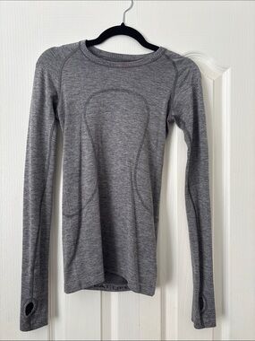 LULULEMON Long Sleeve Top in Grey
